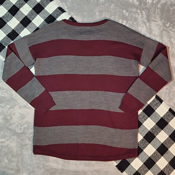 ❄️ S | SWS | Maroon Striped V-Neck Sweater - Picture 3 of 5